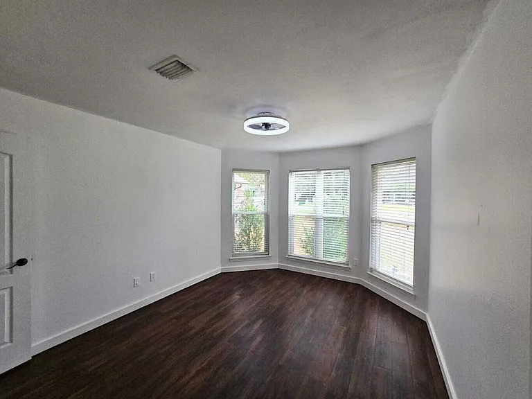 401 Evans Rd — Photo 17