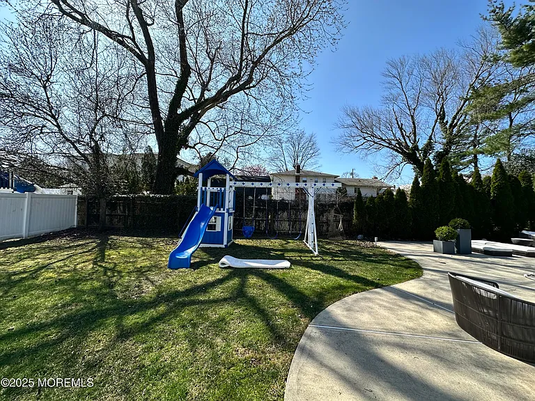 330 Highland Ave — Photo 23