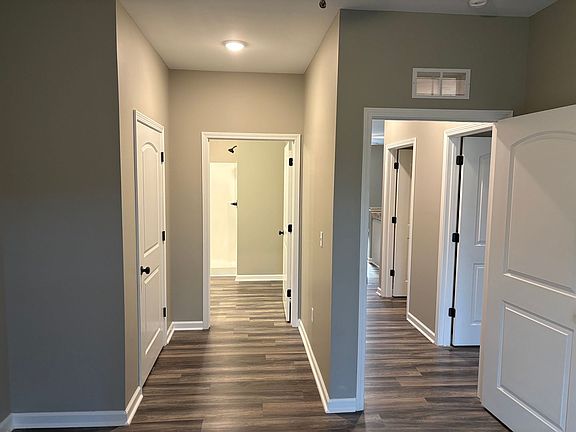 4th image of 244 Calumet Dr #7