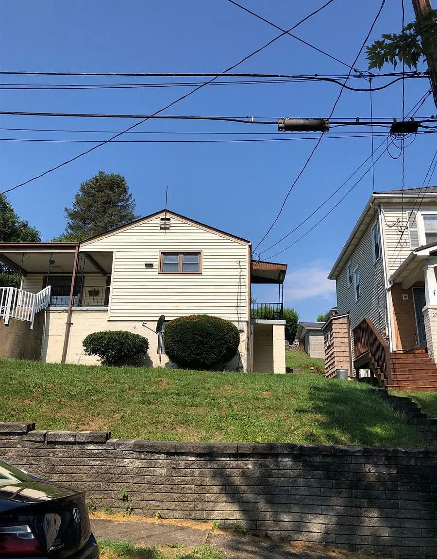 3 bed, 1.0 bath, 800 sqft, $595 — Photo 2