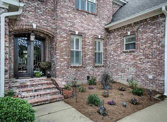 3rd image of 129 Woodlands Glen Cir