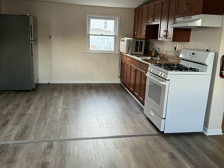 102 James St — Photo 6