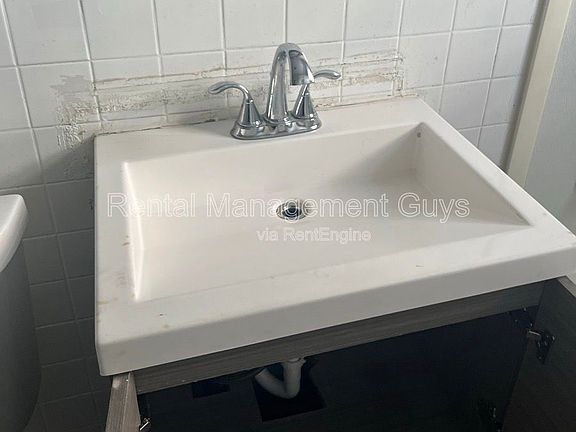 3rd image of 2110 Fremont Ave N #2