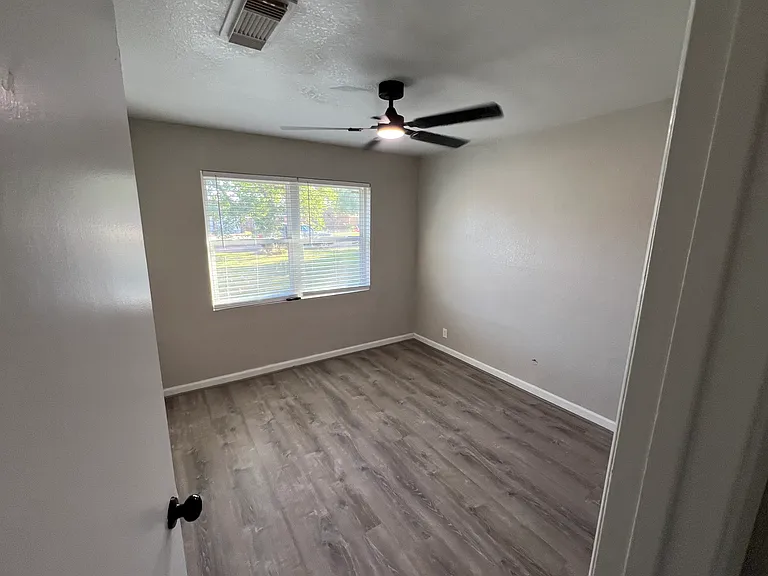 111 Finch Ln — Photo 5