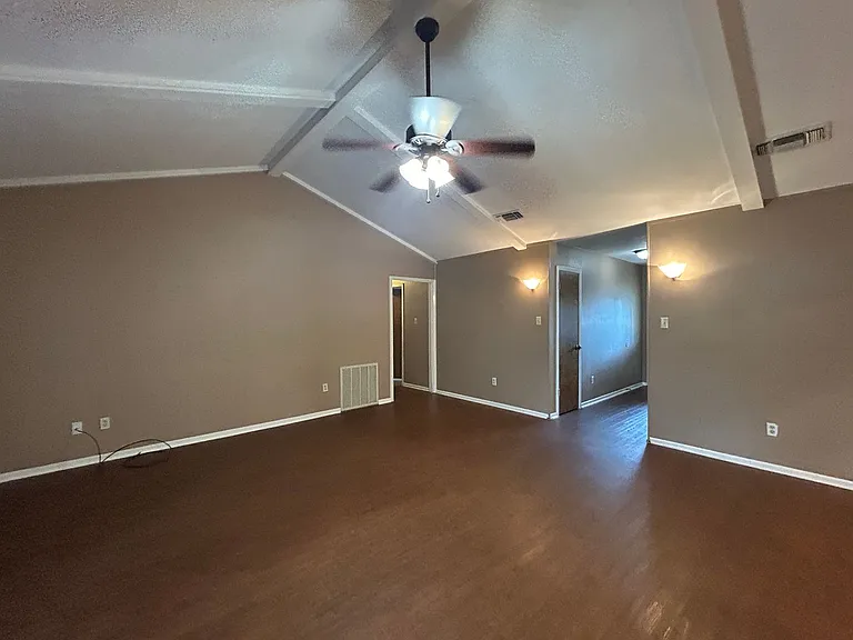826 Timber Dr — Photo 7