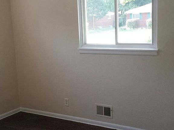 4th image of 3851 Campbell Ave