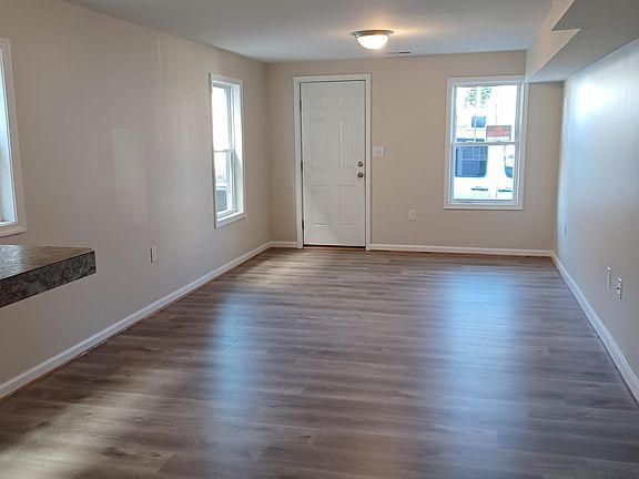 3rd image of 13 E Pall Mall St