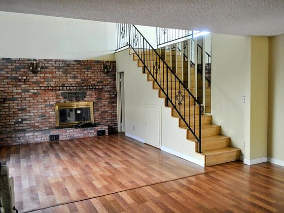 5th image of 5851 Division St