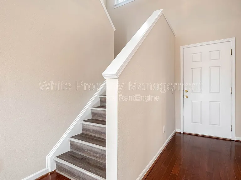 17304 Commons Crossing Dr — Photo 2