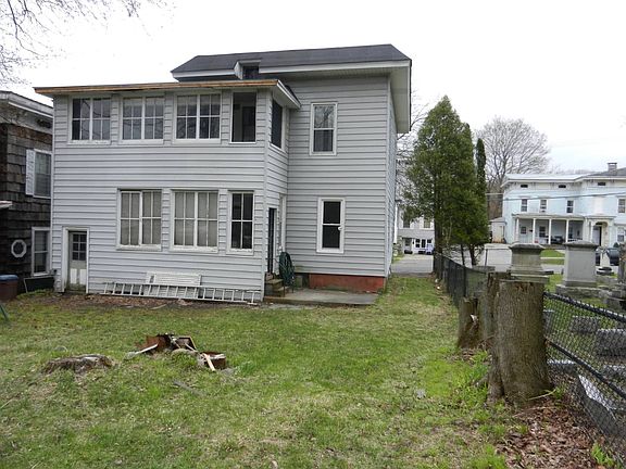 4th image of 108 Church St