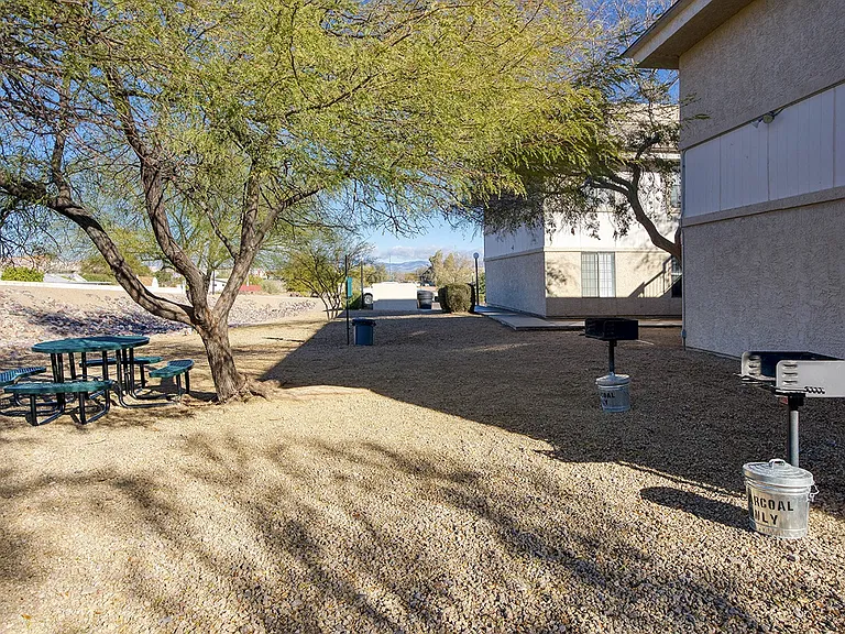 Coronado Glen Apartments — Photo 27