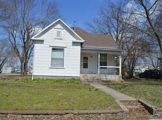 229 W Locust St, Aurora, MO 65605