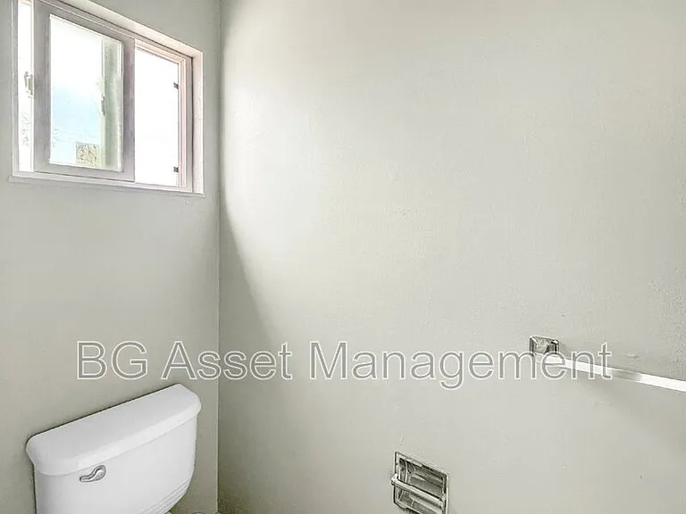 1755 Emeric Ave — Photo 14