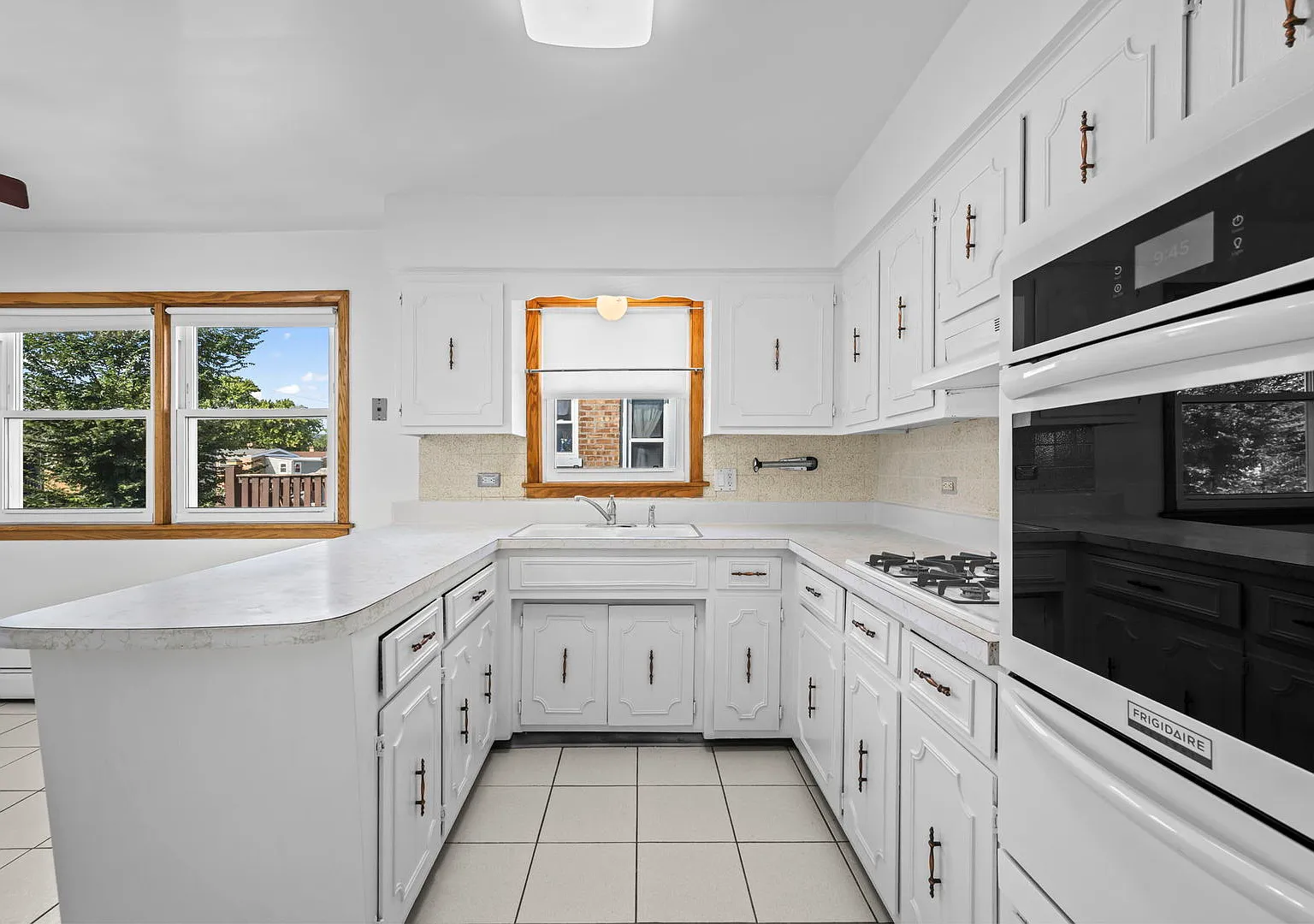 3 bed, 1200 sqft, $2,100 — Photo 2