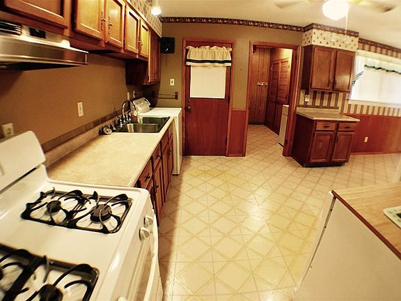3rd image of 4558 Gailwood Ave