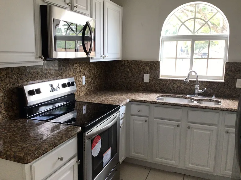 3908 Magnolia Pointe Ln — Photo 4