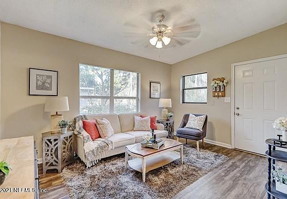 2nd image of 2814 E Brackridge Blvd