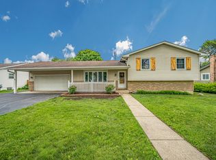 58 Woodview Ln, Algonquin, IL 60102