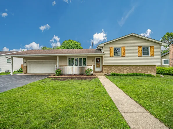 58 Woodview Ln, Algonquin, IL 60102