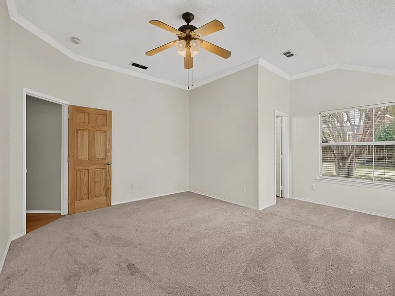 2312 London Dr — Photo 8
