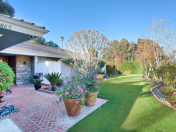 4th image of 4865 Winnetka Ave