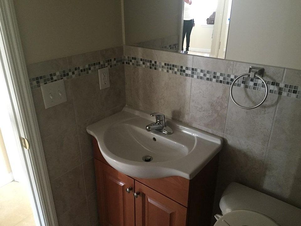 2nd image of 529 S 17th St APT 1