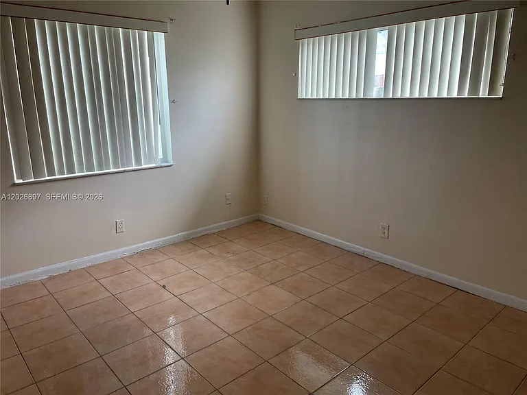 825 SW 9th St #1 — Photo 10