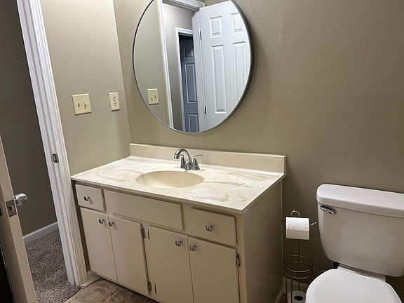 5th image of 1572 Oxford Way