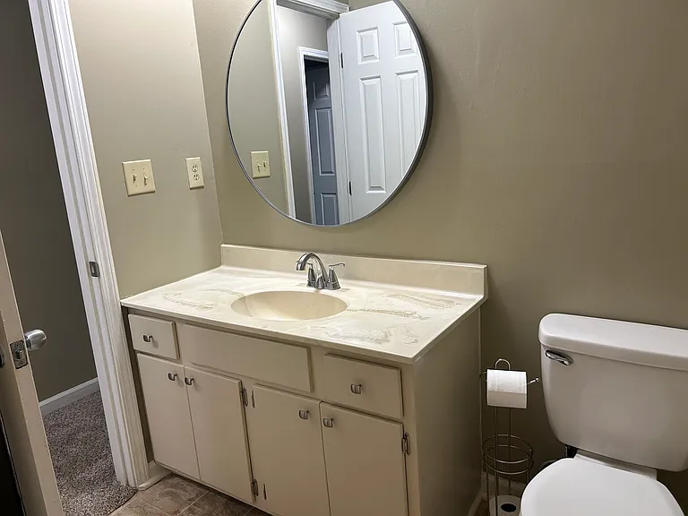 1572 Oxford Way — Photo 5