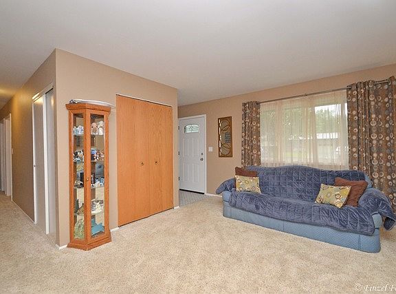 3rd image of 1550 Maplewood Ave