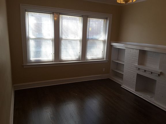 3rd image of 2706 W 62nd St #1