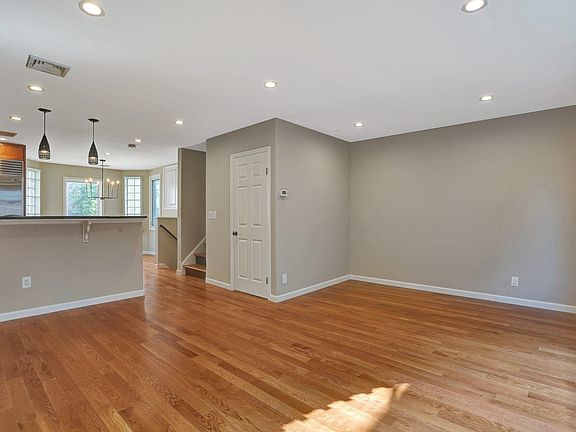5th image of 531 Court St