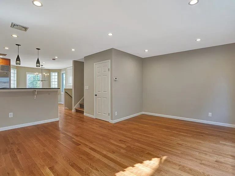 531 Court St — Photo 5