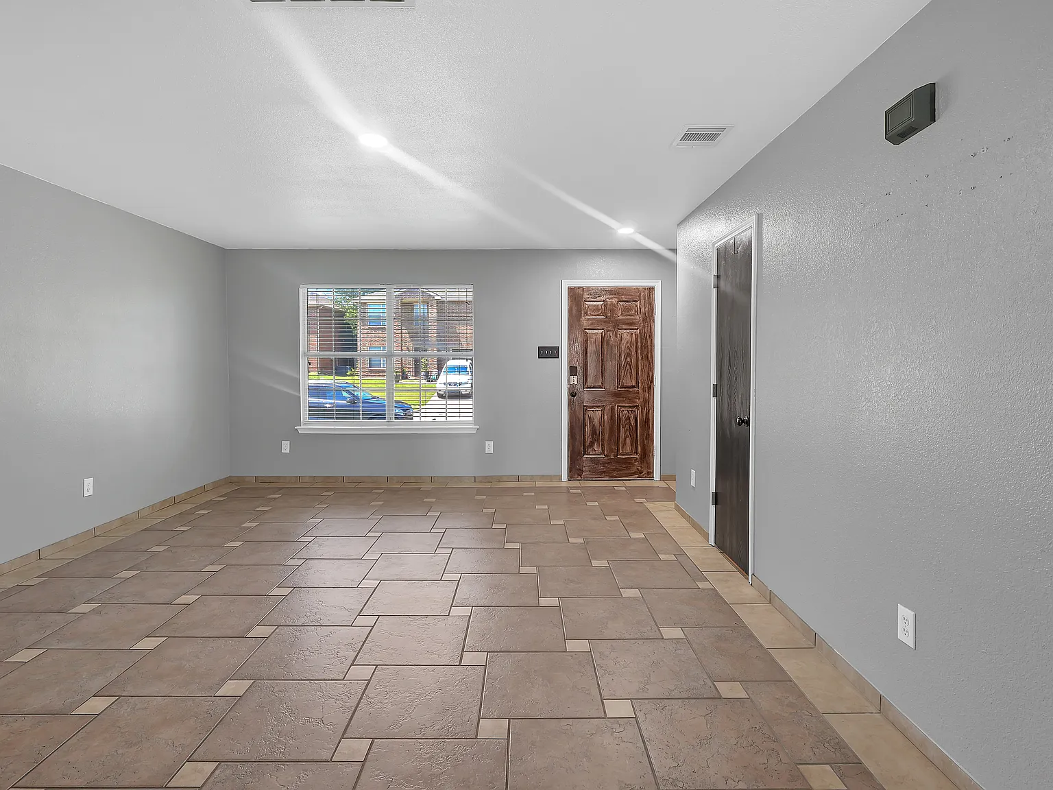 4 bed, 2653 sqft, $2,800 — Photo 2
