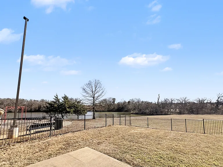 1301 Piedmont Dr — Photo 10