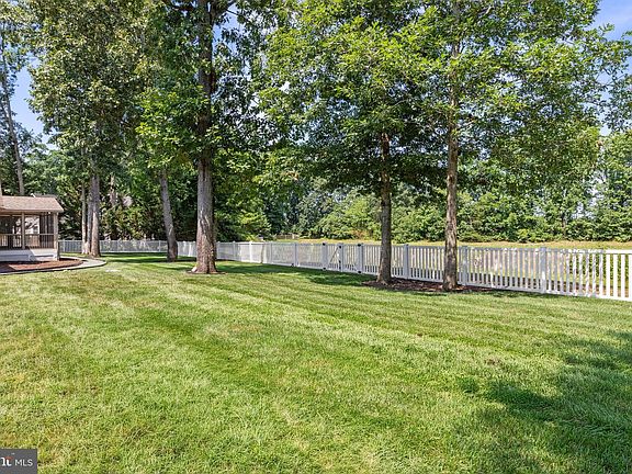 5th image of 285 Sika Dr