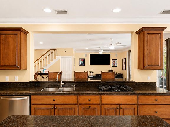 5th image of 1030 Sandys Way
