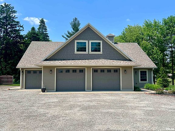 2nd image of 446 Oakwood Dr