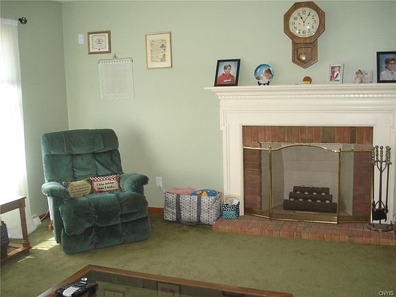 3rd image of 133 Longwood Dr