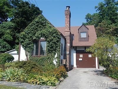 2nd image of 46 Myrtle Blvd