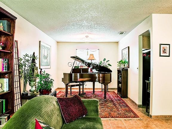 5th image of 6277 Barnsdale Ct