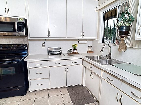 3rd image of 9806 Orion Ave