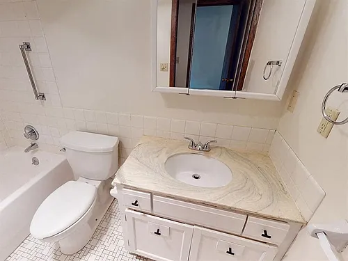 Gold Crest Apartments Photo 1
