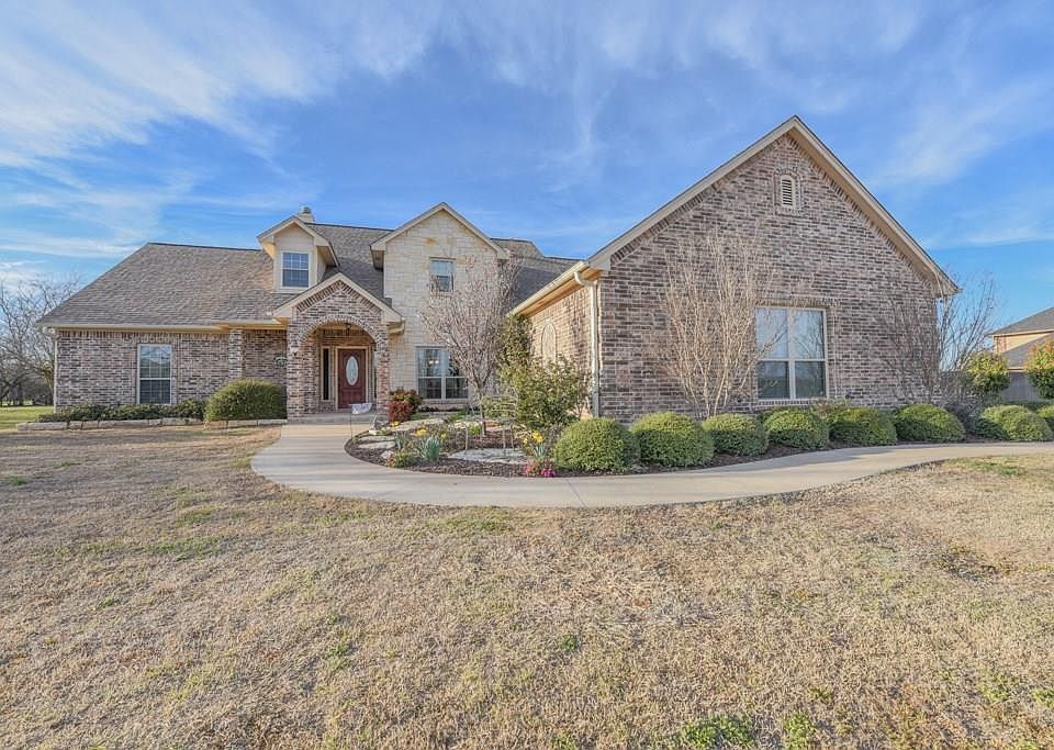 1st image of 705 Heritage Way