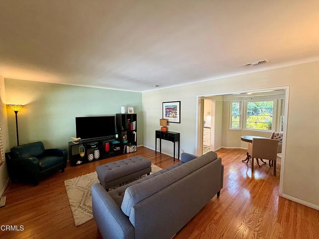 2 bed, 1.0 bath, 906 sqft, $3,500 — Photo 3