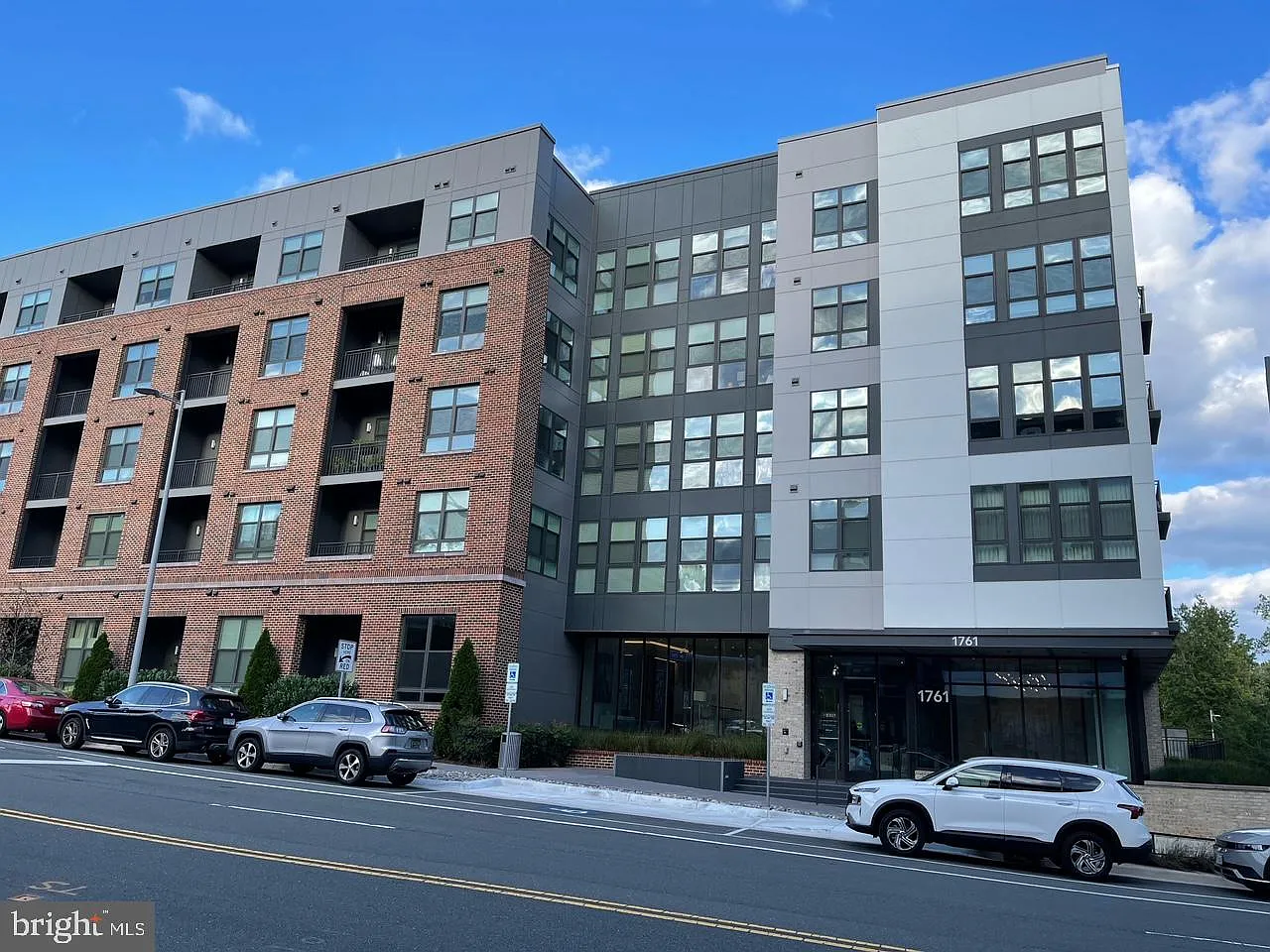 2 bed, 2.5 bath, 1631 sqft, $3,900 — Photo 1