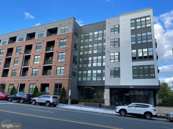 1761 Old Meadow Rd #212, McLean, VA 22101