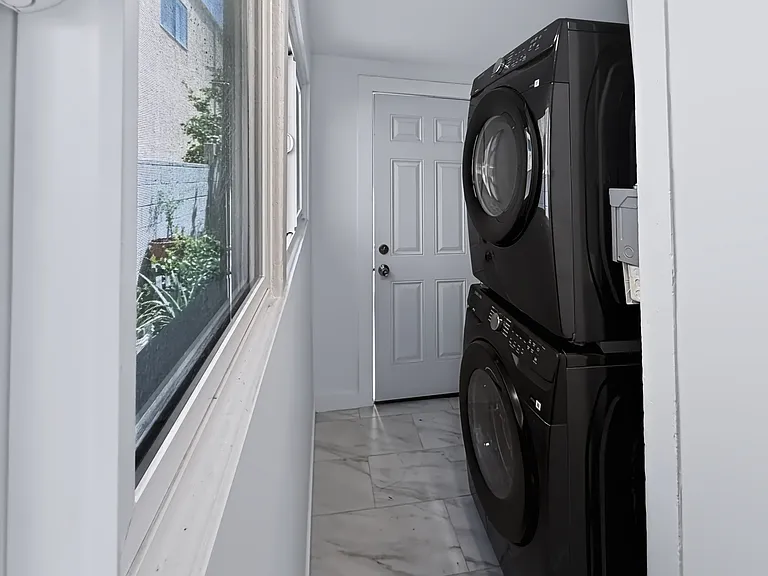 938 Everett St #1 — Photo 5