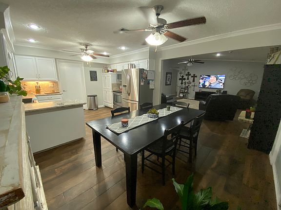 Kitchen/dining/living room