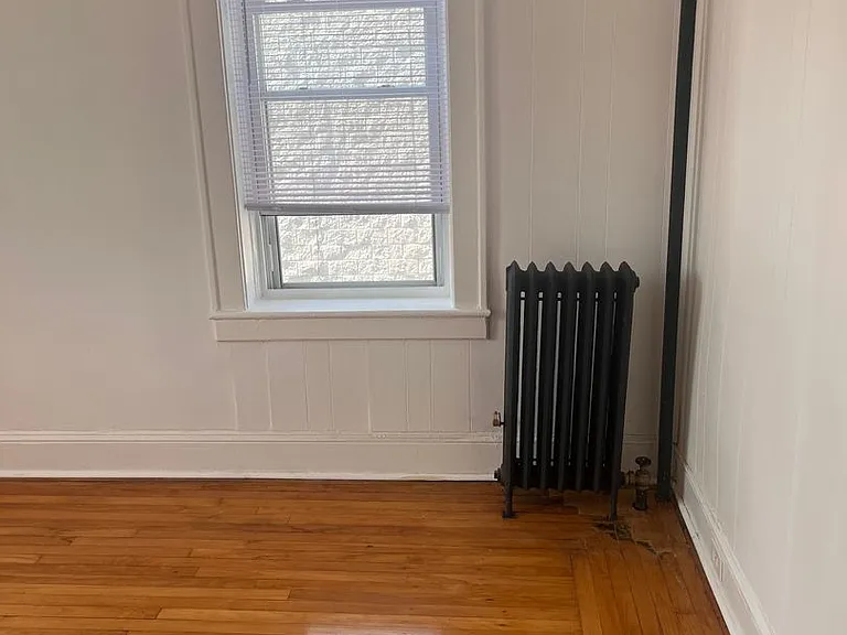 300 Elm Pl — Photo 5